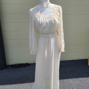 Vintage 1970s Victorian Lace Wedding Cottage Core Cream Ivory Dress